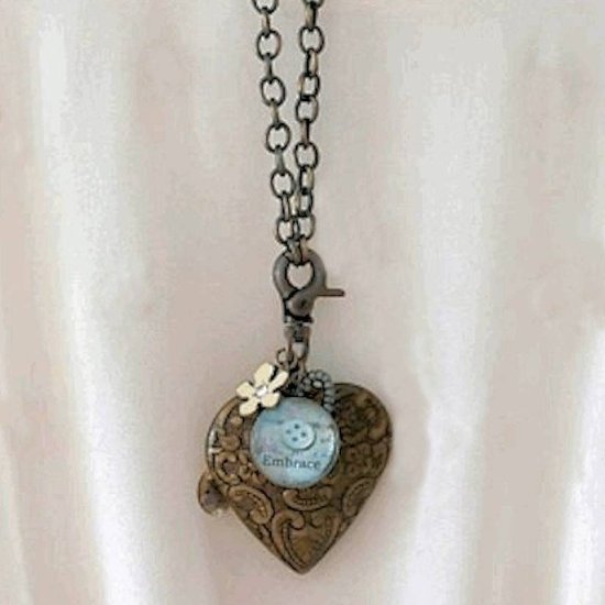 Pendant Necklace Embrace Me - Click Image to Close