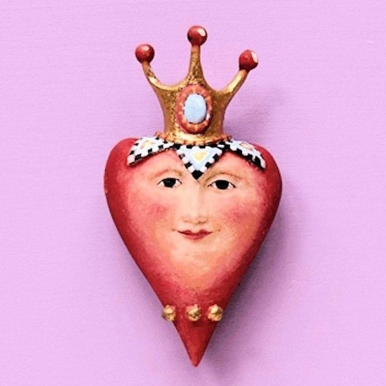 Lapel Pin Queen of Hearts - Click Image to Close